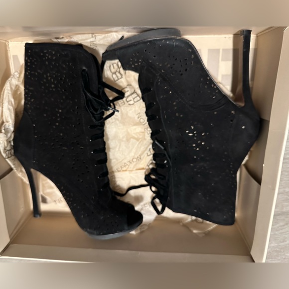 Bcbg suede black ankle boots - Picture 1 of 6